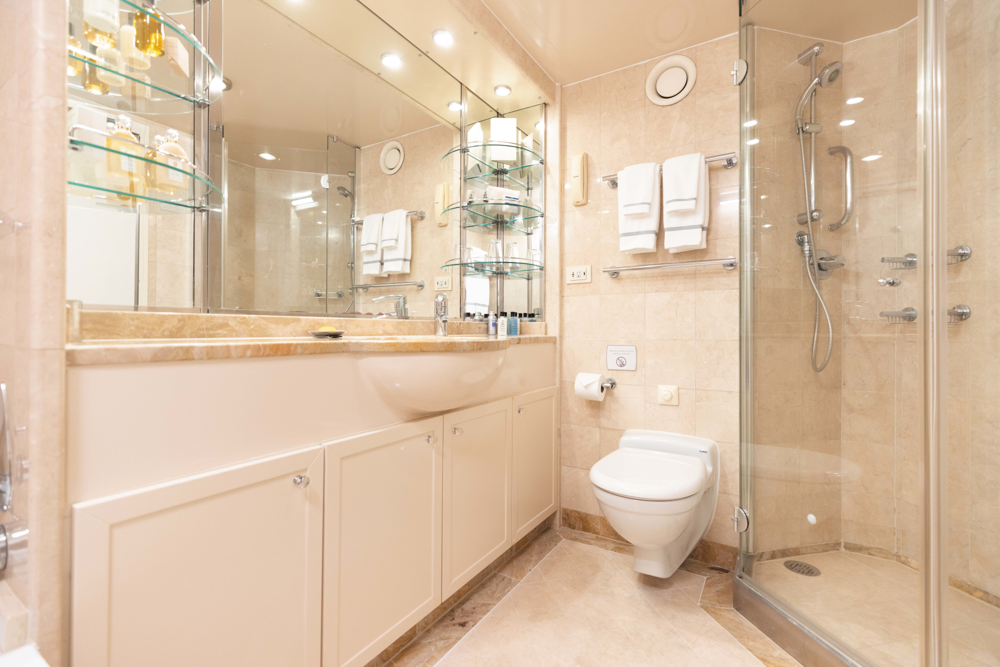 MyCruise Regent-Seven-Seas-Cruises Seven-Seas-Voyager Kahytter Suite SS2